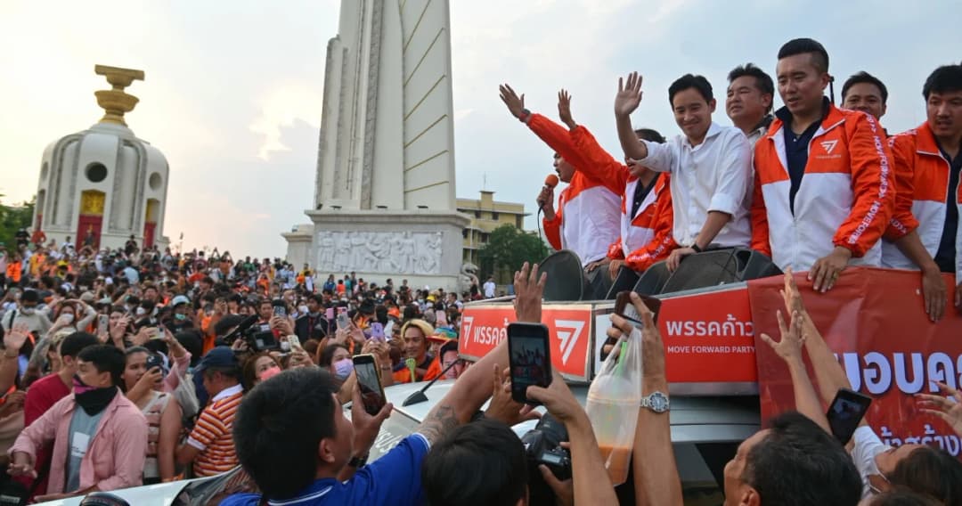 เลือกตั้ง 66 พิธานำก้าวไกล ขึ้นรถแห่ขอบคุณประชาชน “ทุกวันที่ตื่นเช้าจะต่อสู้เพื่อประชาชน”