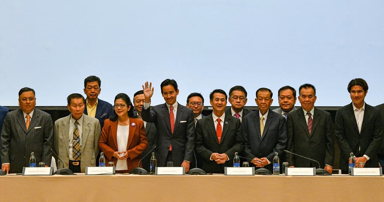 เลือกตั้ง 66 ‘ก้าวไกล’ แจง MOU รัฐบาลผสม มี ‘วาระร่วม-วาระเฉพาะ’ ใช้ฤกษ์รัฐประหารเมื่อ 9 ปีก่อนแถลงเย็นพรุ่งนี้