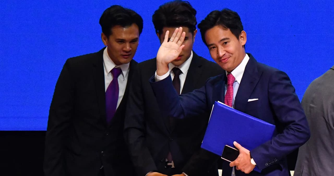 ประมวลภาพ เซ็น MOU 8 พรรคร่วมรัฐบาลประชาธิปไตยของประชาชน