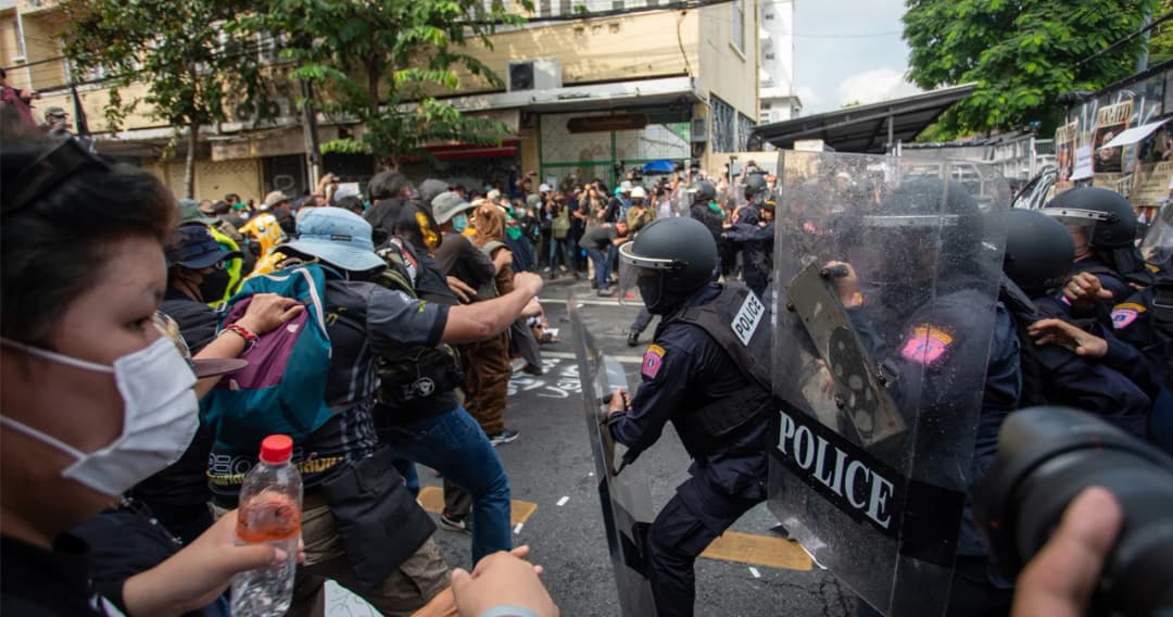 กสม. ชี้ ‘เจ้าหน้าที่ คฝ.’ สกัดม็อบ ‘ราษฎรหยุด APEC 2022’ ละเมิดสิทธิ-กระทบเสรีภาพสื่อ