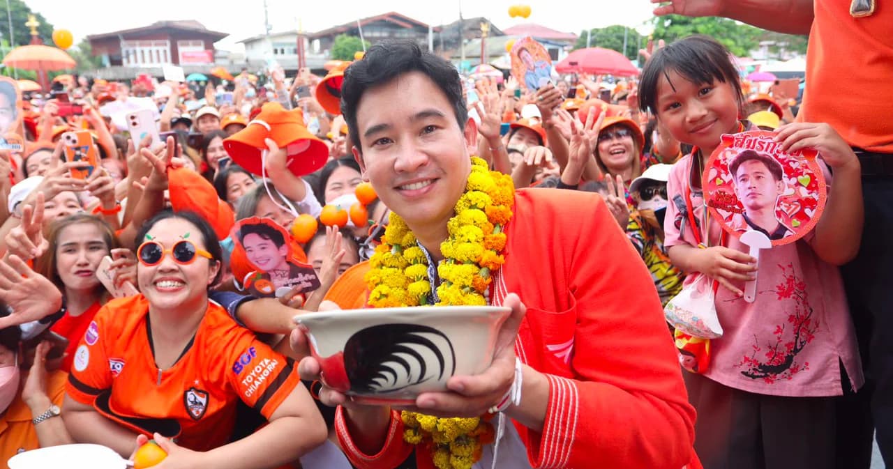 ‘พิธา’ เดินสายขอบคุณประชาชน ขออย่าเบื่อการเมือง บอกถ้าเบื่อ ‘พวกเขา’ ชนะทันที