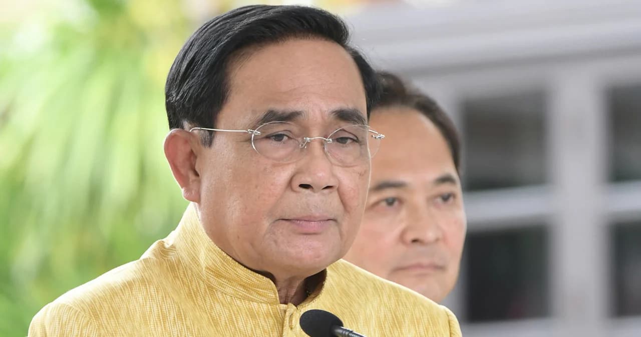 ‘พล.อ.ประยุทธ์’ กับ ‘พล.อ.ประวิตร’ เป็น ส.ส.ป้ายแดง เผย “ขอให้อยู่กันให้ครบก็แล้วกัน”