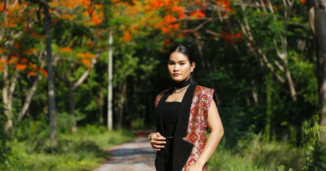 ป๊อปปี้ ปรัชญาลักษณ์ ปล่อยซิงเกิลใหม่ “หัวอกคนรอ” ถ่ายทอดอารมณ์เพลงช้าสุดเศร้า แนวลูกทุ่งอิสาน