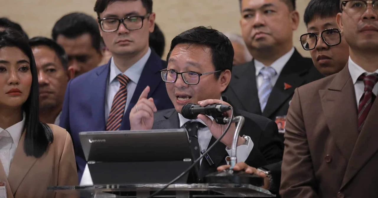 ‘ก้าวไกล’ แถลงตอบโต้หลังกกต.ส่งศาลรธน. ‘ชัยธวัช’ แฉมีเวลาเรียกผู้บริหาร ITV แต่ไม่มีเวลาให้ ‘พิธา’