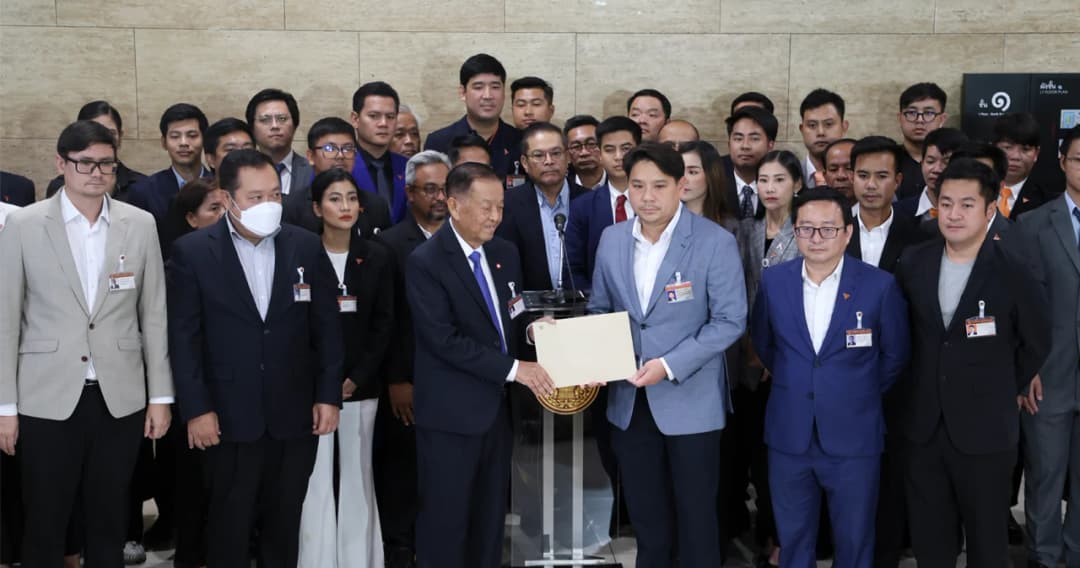 “คืนอำนาจให้แก่ประชาชน” ก้าวไกล ยื่นแก้ ม.272 ตัดอำนาจ ส.ว. เลือกนายกฯ