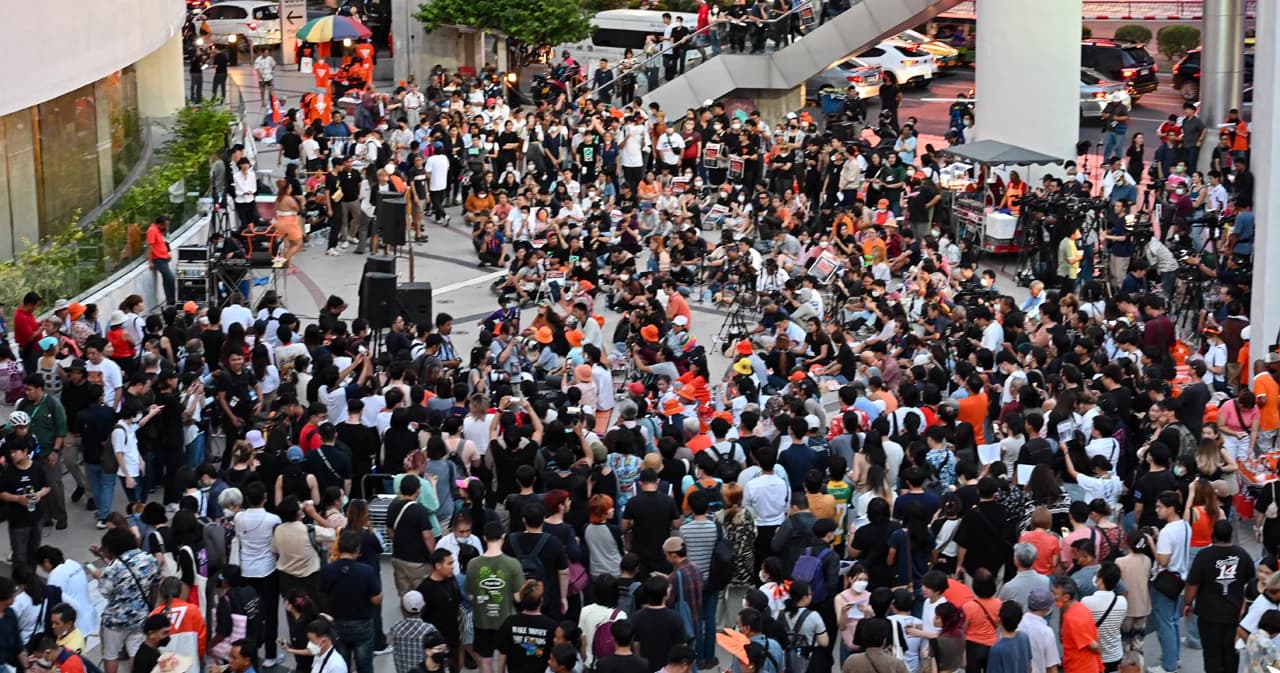 โหวตนายก "Respect my vote" ชุมนุมเรียกร้อง ส.ส.-ส.ว.เคารพเสียงประชาชน