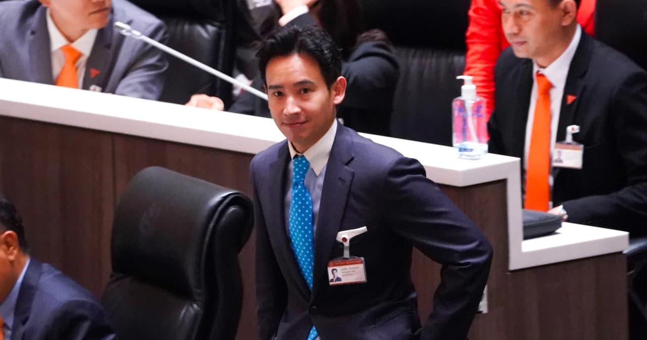 เลขาฯ ก้าวไกล เผยถึง ‘พิธา’ จิตใจดี-แข็งแรงดี ยันยังพยายามจัดตั้งรัฐบาลจาก 8 พรรคให้สำเร็จ