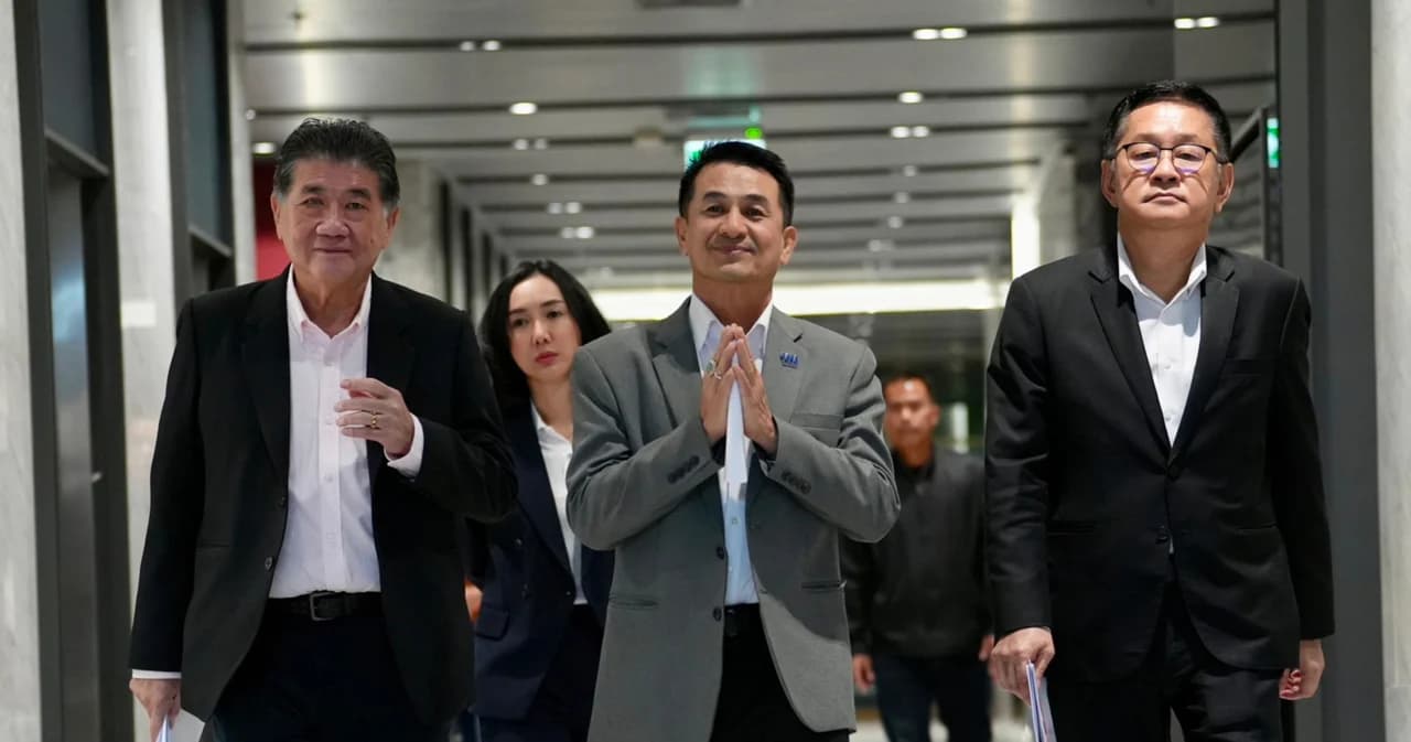 ‘เพื่อไทย’ เลื่อนแถลงข่าว ‘จัดตั้งรัฐบาล’ บ่ายวันนี้ หลังโหวตนายกฯ พรุ่งนี้ถูกเลื่อน