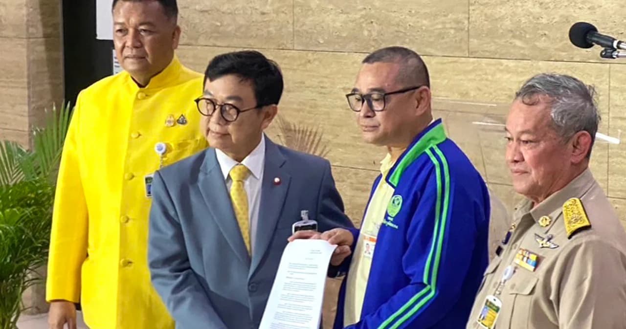 ‘เรืองไกร’ ร้อง กมธ. สว. สอบ ‘เศรษฐา’ หลัง ‘ชูวิทย์’ แฉ ส่อขาดคุณสมบัตินายกฯ