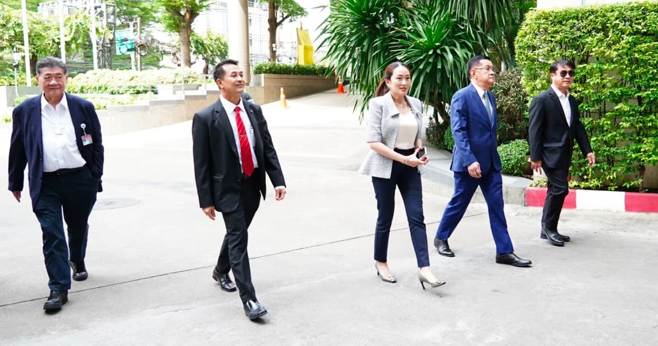 สะพัด ‘อิ๊งค์’ แจ้งข่าวสุดทางรัก ‘ก้าวไกล' ดึง ‘ลุงป้อม’ ร่วม ดัน ‘เศรษฐา’ นั่งนายกฯ