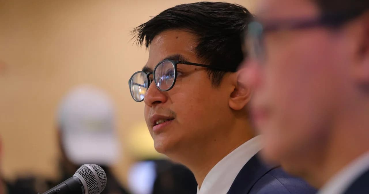 'ก้าวไกล' เตรียมเสนอสภาฯ ทำประชามติ แก้รัฐธรรมนูญใหม่ทั้งฉบับ เร่งบรรจุวาระสัปดาห์หน้า