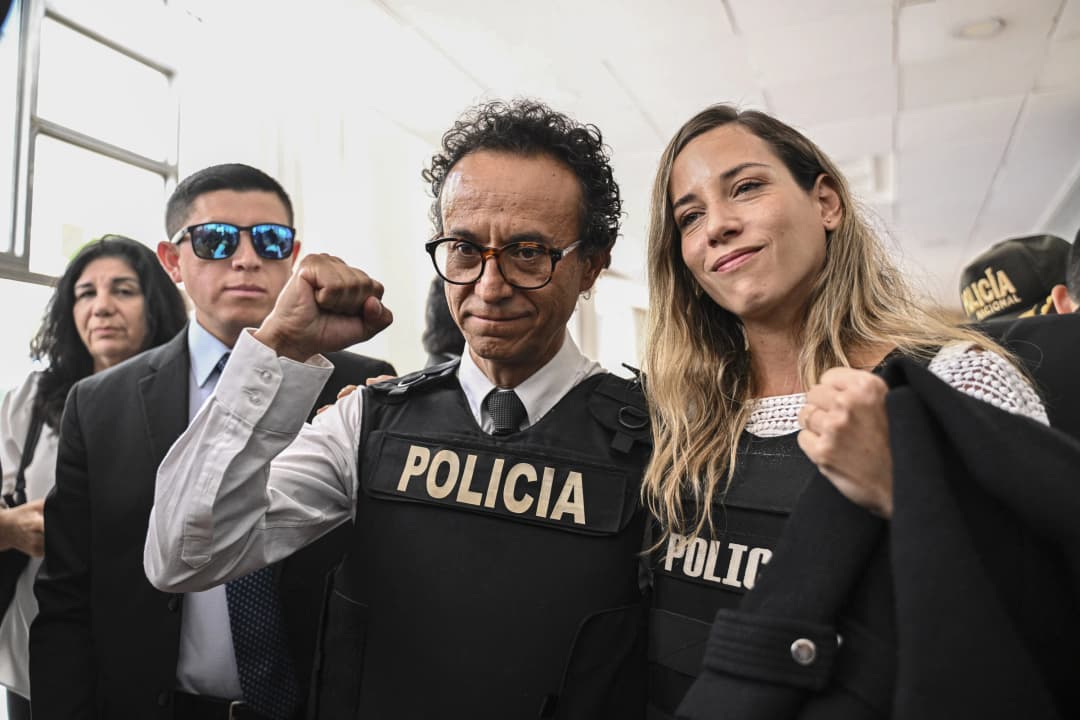 โค้งสุดท้ายเลือกตั้งเอกวาดอร์ ผู้สมัคร ปธน. ห่วงความปลอดภัย ต้องใส่เสื้อกันกระสุนตลอด 24 ชม.