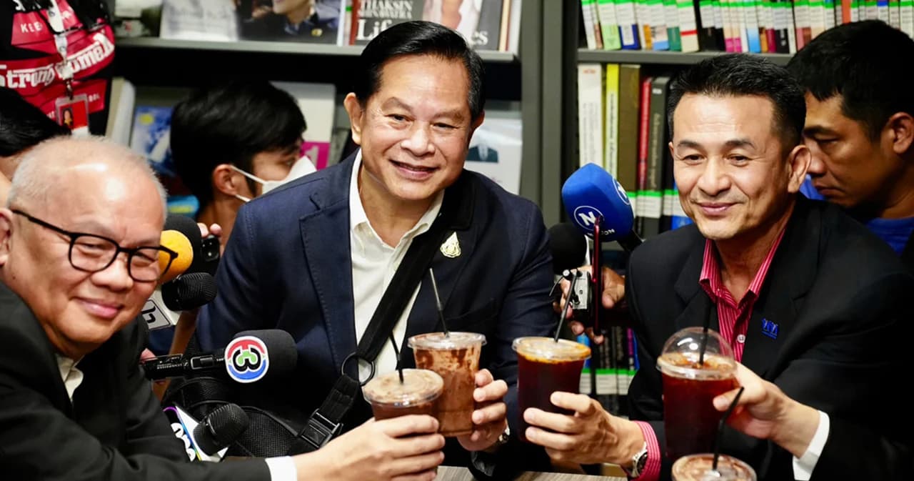 ยืนยันแล้ว ‘รวมไทยสร้างชาติ’ แถลงเข้าร่วมรัฐบาลกับ ‘เพื่อไทย’ ปัดข่าวต่อรองเก้าอี้รัฐมนตรี