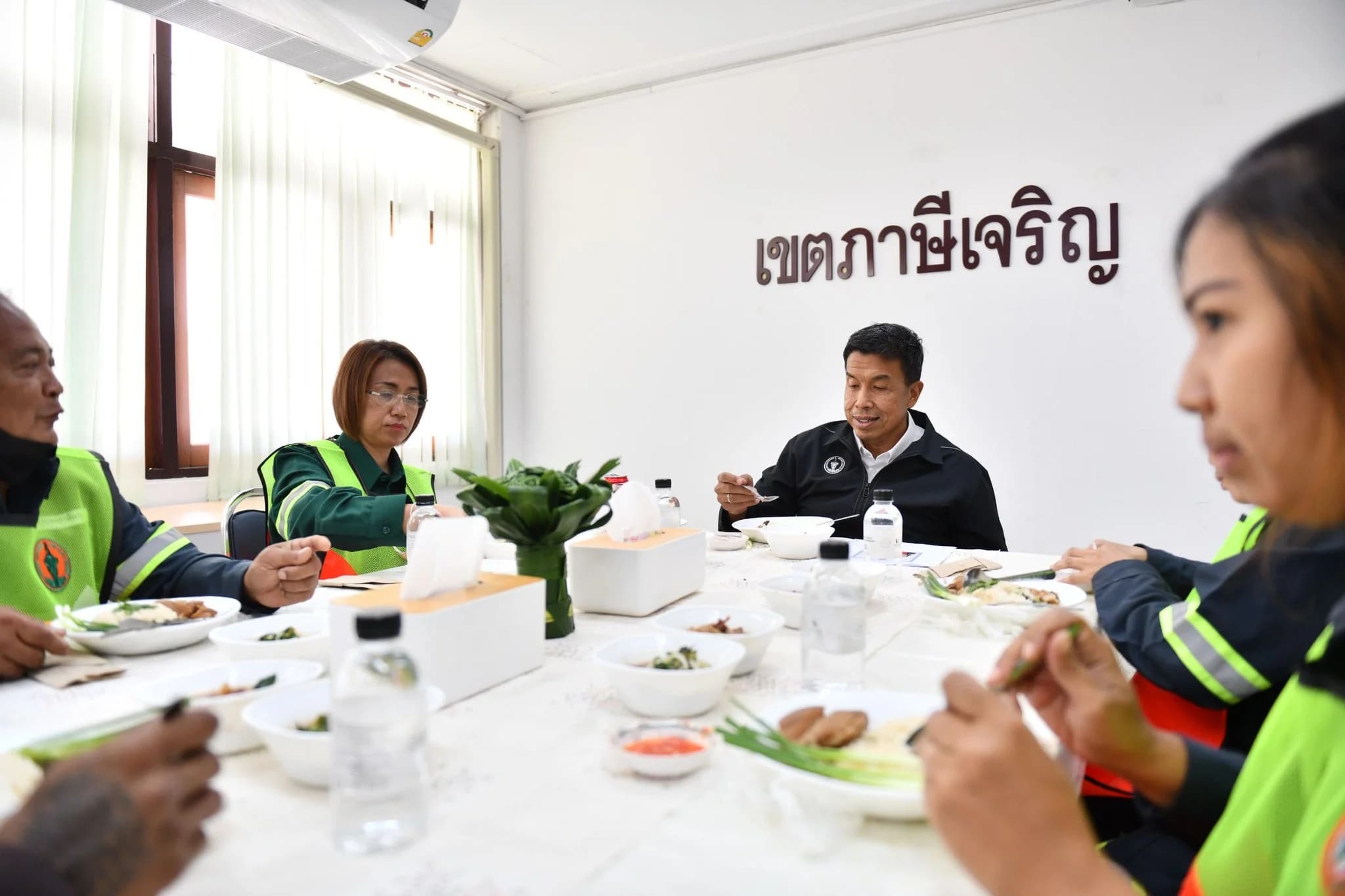 ชัชชาติ ชี้แจง งบเลี้ยงข้าวพนักงานกิจกรรมผู้ว่าฯ สัญจร ทำตามระเบียบถูกต้อง