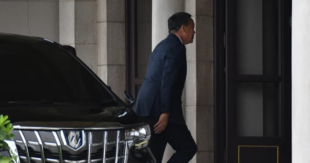 ‘เศรษฐา’ ถึงทำเนียบฯ แล้ว เข้าพบ ‘ประยุทธ์’ คาดขอคำแนะนำรับไม้ต่อ ‘นายกรัฐมนตรี’