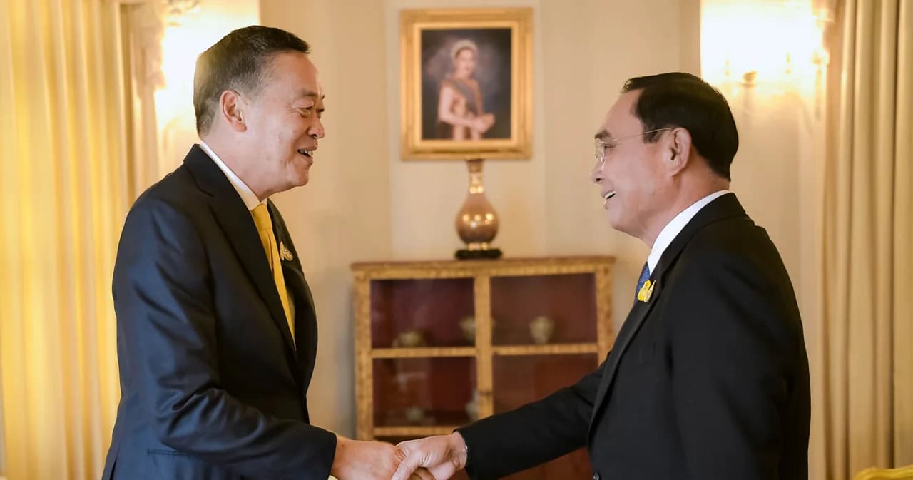 ‘ไทยคู่ฟ้า’ เผยภาพทางการ ‘เศรษฐา’ พบ ‘พล.อ.ประยุทธ์’ ที่ทำเนียบฯ วันนี้