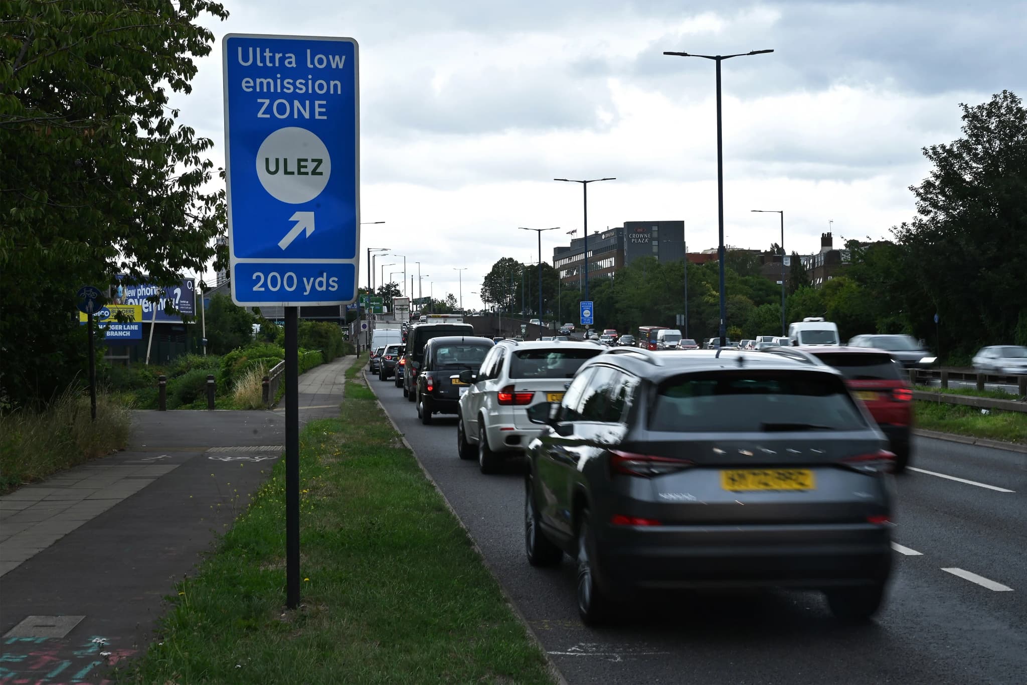 ลอนดอนขยายพื้นที่ควบคุมมลพิษ เก็บค่าขับรถเก่าวันละ 555 บาท ให้คน 5 ล้านเข้าถึงอากาศบริสุทธิ์