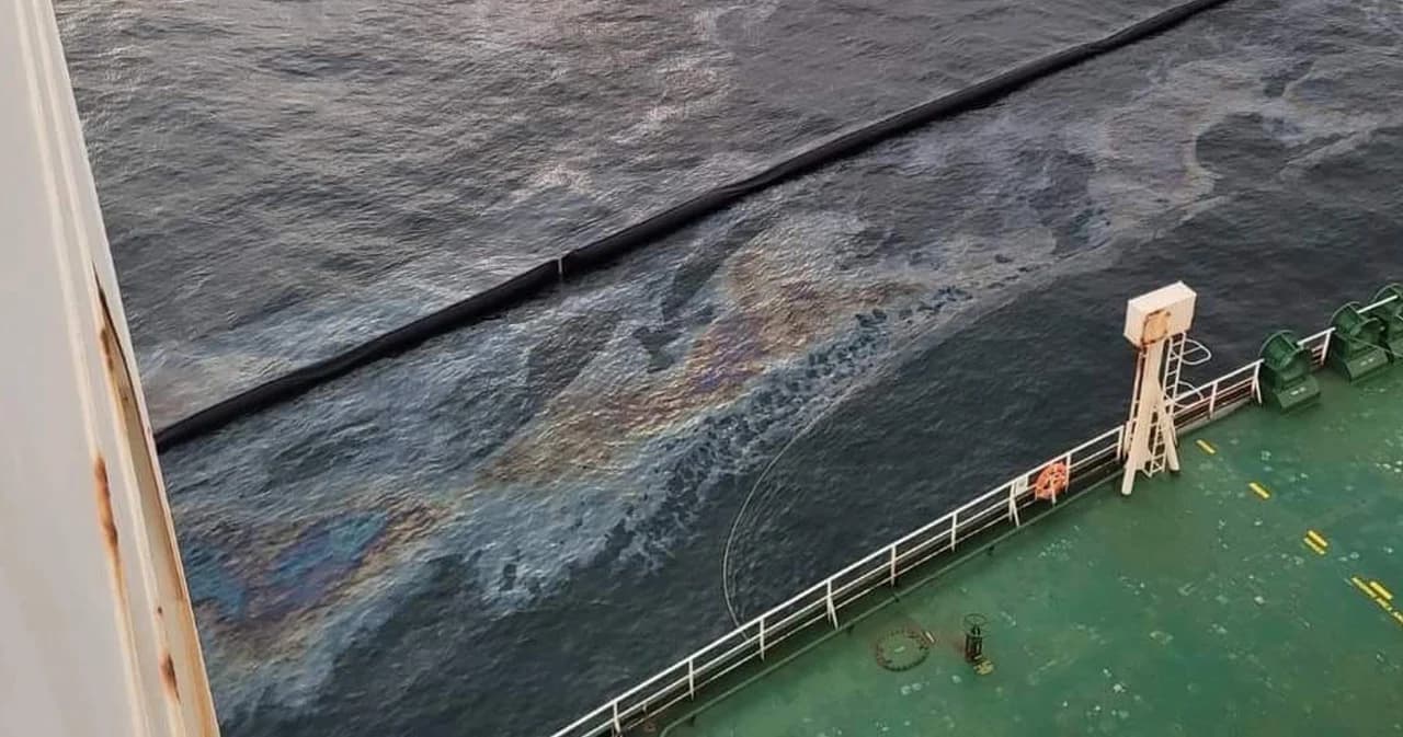 ชลบุรี น้ำมันดิบรั่วไหลกลางทะเล สสจ.เตือนประชาชนเฝ้าสังเกตอาการ