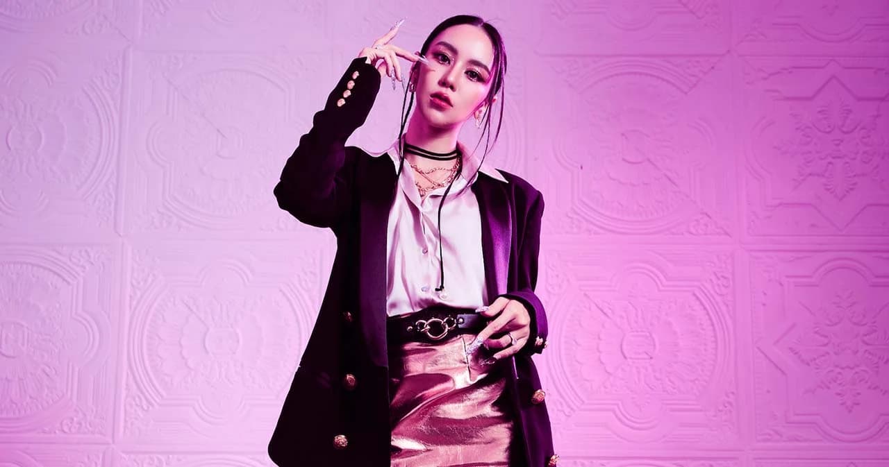 ‘ขนมจีน’ คัมแบ็กสไตล์แนวเพลงสุดป็อปในซิงเกิล ‘เสียเวลาว่ะ’ พร้อมคว้า ‘พั้นช์–เจมส์’ ร่วมถ่ายทอดเอ็มวี