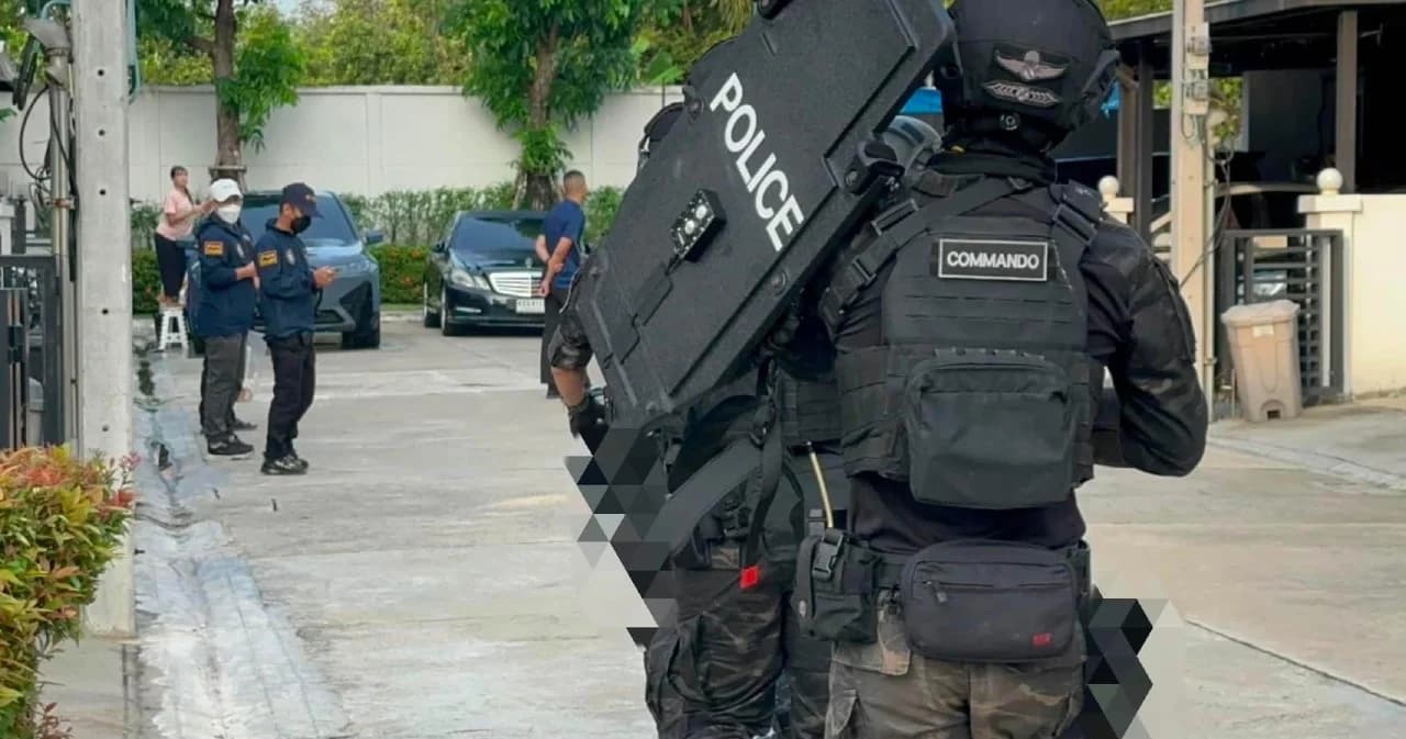 ค้นบ้าน พล.ต.อ.สุรเชษฐ์ หักพาล พบเส้นทางการเงินลูกน้อง โยงเกี่ยวข้องเว็บไซต์พนันออนไลน์