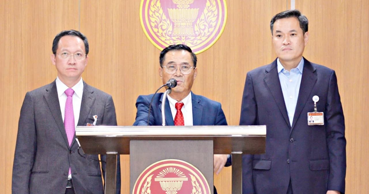 ‘เพื่อไทย’ กลับลำไม่ยื่นญัตติด่วนถกปม ‘ปดิพัทธ์’ ในสภาฯ-เป็นส่งศาลรธน.