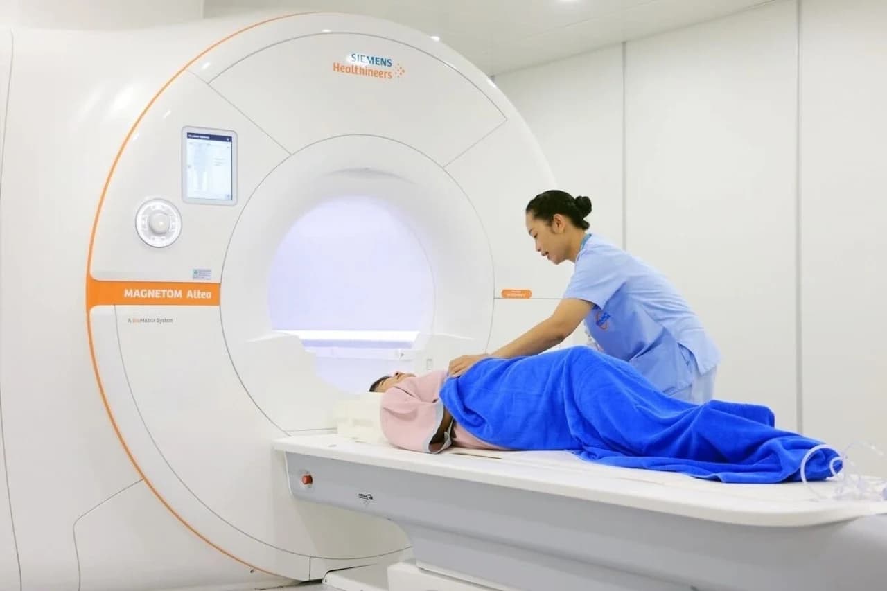 “รัชวิภา เอ็ม อาร์ ไอ เซ็นเตอร์” เปิดตัว MAGNETOM Altea เครื่อง MRI ล่าสุดจากซีเมนส์ เฮลท์ธิเนียร์ส