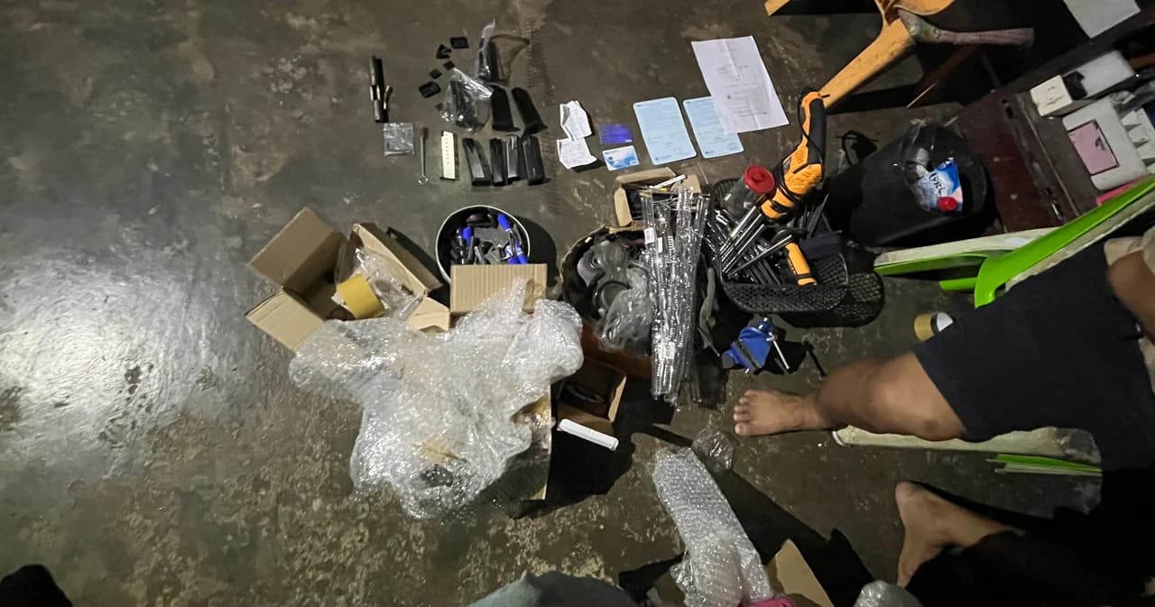 ศาลออกหมายจับ 3 ผู้ต้องหา คดีเด็กชาย 14 ปี ยิงในพารากอน ตร.จับแล้วคนขาย ‘แบลงค์กัน’