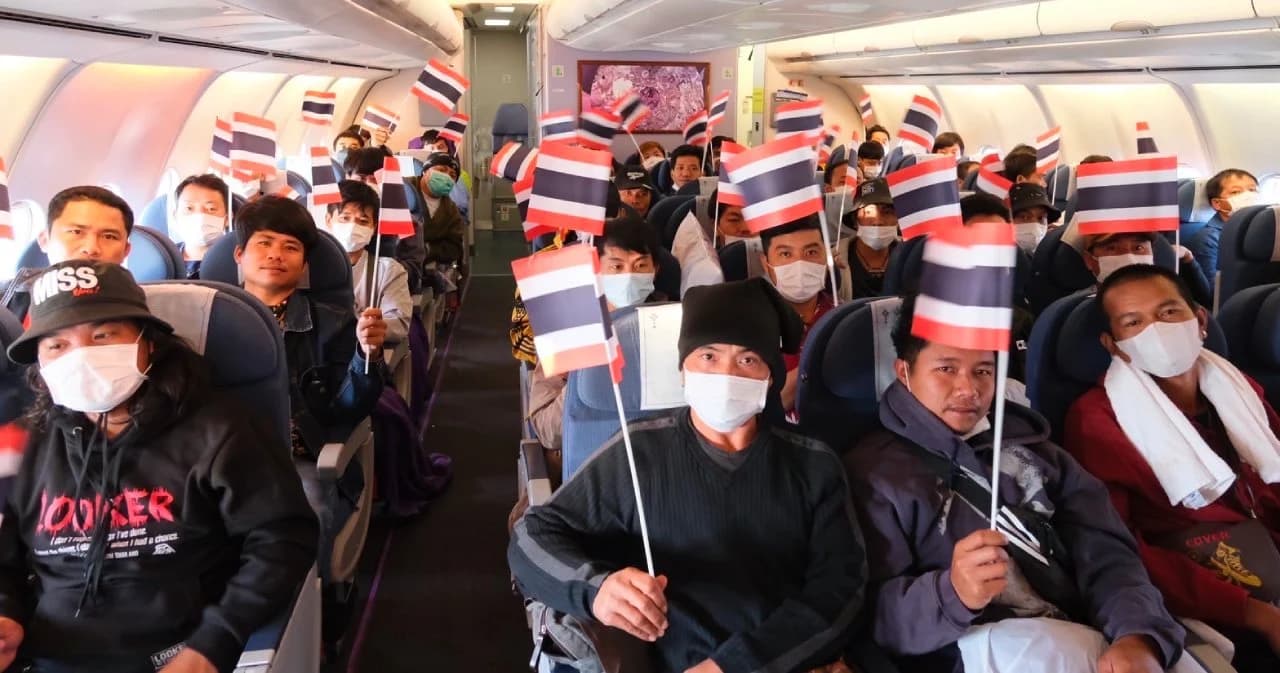 เครื่องบินกองทัพอากาศเที่ยวบินแรก รับคนไทยในอิสราเอล 130 คน เดินทางถึงไทยอย่างปลอดภัย