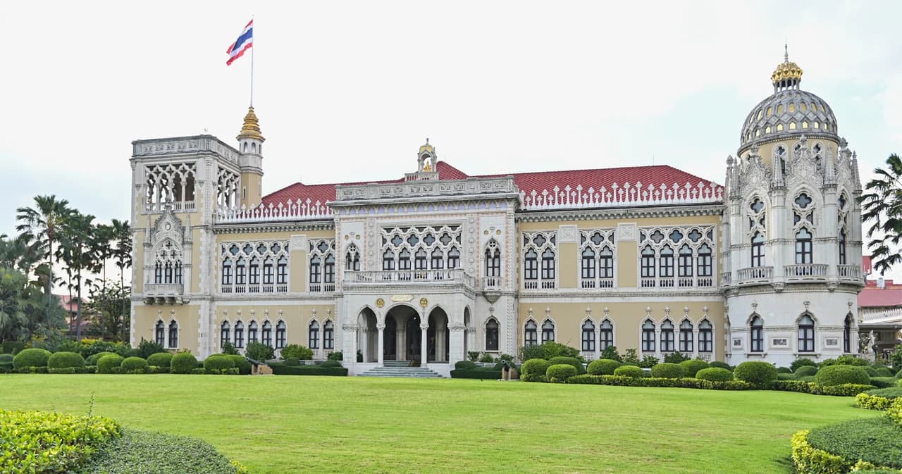 ครม.เคาะแล้ว เลื่อนวันหยุดชดเชยปีใหม่ เริ่มตั้งแต่ 29 ธ.ค. 66 – 1 ม.ค. 67