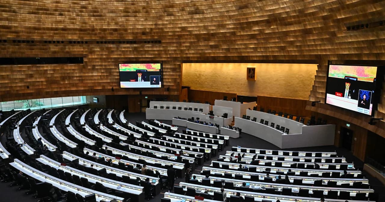 มติสภาฯ 262 : 162 ไม่เห็นด้วย 'ก้าวไกล' เสนอญัตติประชามติ จัดทำรธน.ใหม่