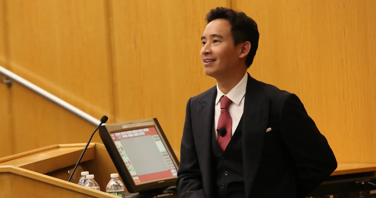 ‘พิธา’ บรรยายที่ ‘ฮาร์วาร์ด’ ชี้ปัญหาประชาธิปไตยถดถอยกำลังเป็นทั่วโลก