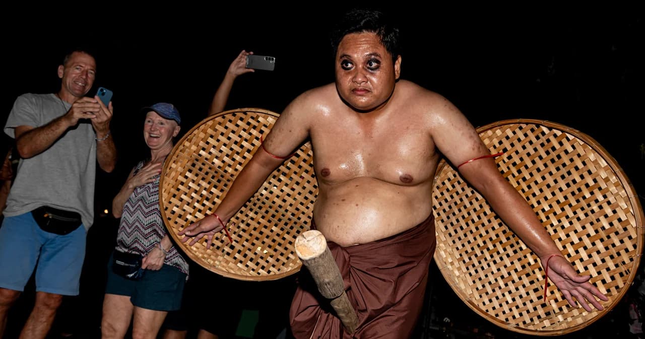 ‘ฮาโลวีน’ ถนนข้าวสาร คึกคัก อวดลุคแต่งผี สวยหรือสยอง