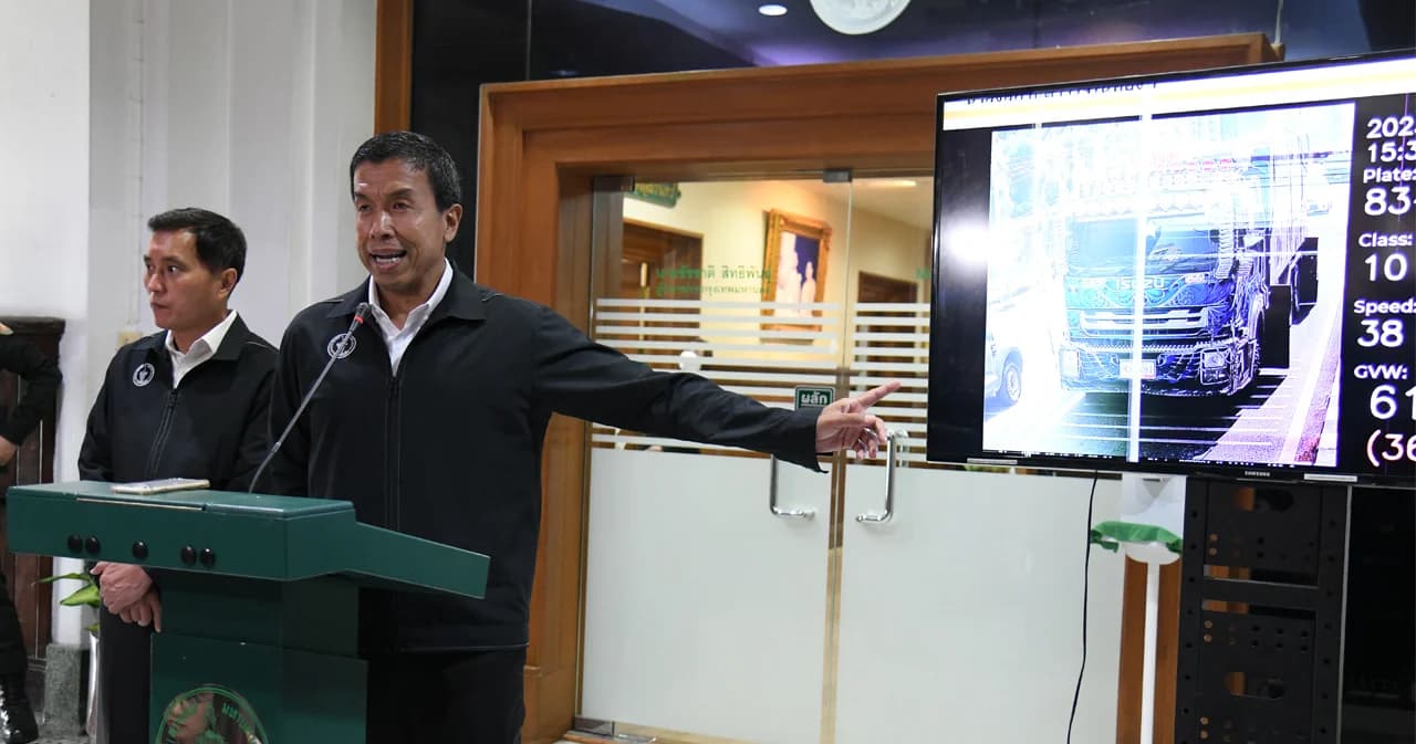 ‘ชัชชาติ’ พบข้อมูลรถบรรทุก ถนนทรุด สุขุมวิท 64/1 เคยบรรทุกน้ำหนักเกิน