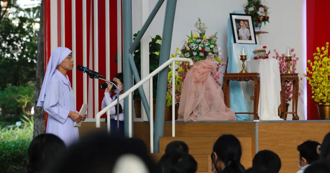 ร่วมไว้อาลัยส่ง ‘ครูเจี๊ยบ’ เหยื่อเด็กช่าง กลับสู่อ้อมกอดพระเจ้า