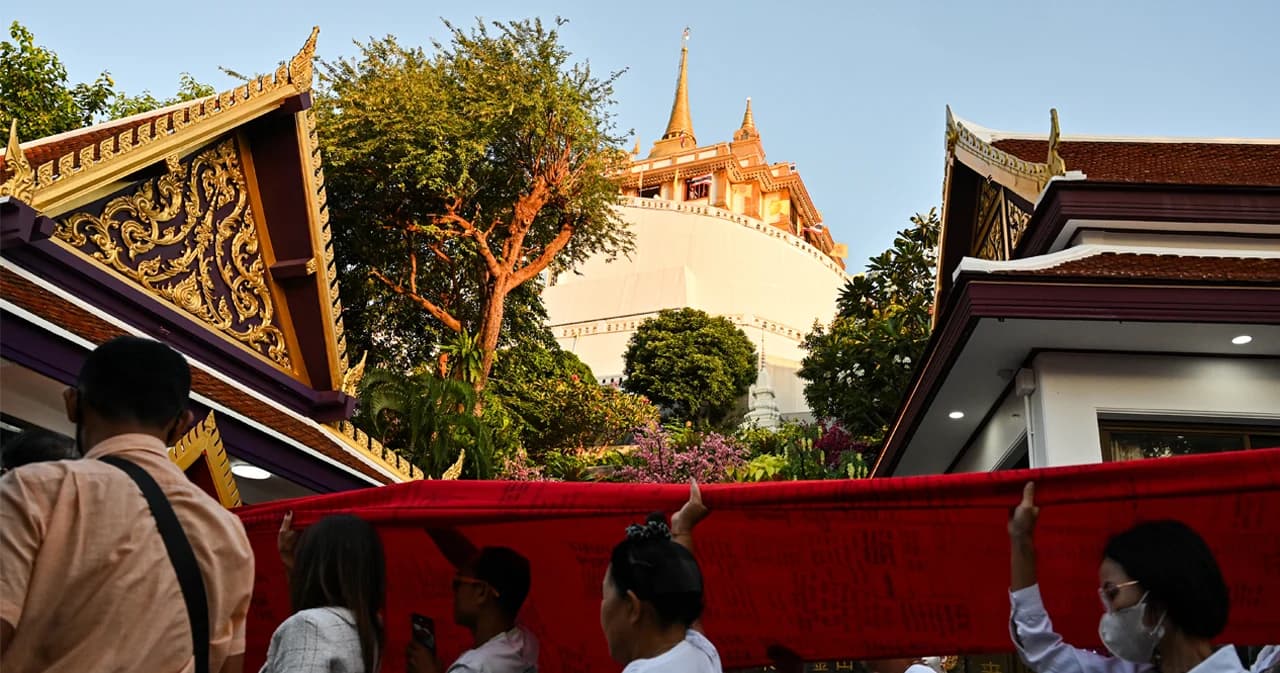 วัดสระเกศ พิธีบวงสรวงห่มผ้าแดงองค์พระเจดีย์บรมบรรพต (ภูเขาทอง)