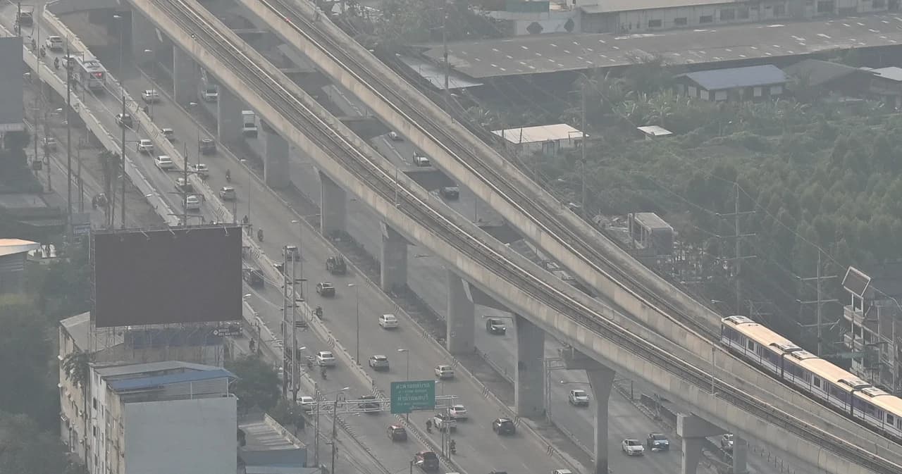 เช้านี้กรุงเทพฯ อ่วม ค่า PM 2.5 เกินมาตรฐาน อยู่ระดับสีส้ม กว่า 50 พื้นที่