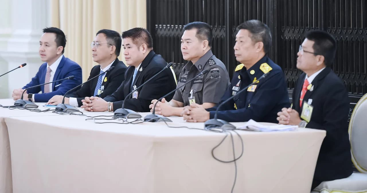 ‘ธรรมนัส’ ตั้งชุดพิเศษปราบ ‘หมูเถื่อน’ ปัดตอบ ‘อดีตรัฐมนตรี ป.’ มีเอี่ยวหรือไม่