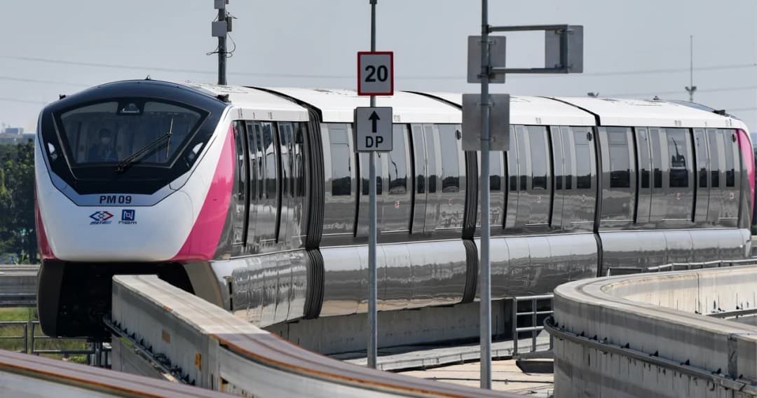 ‘รถไฟฟ้าสายสีชมพู’ ขยายเวลานั่งฟรีข้ามปี เริ่มเก็บค่าโดยสารเป็น 3 ม.ค. 67