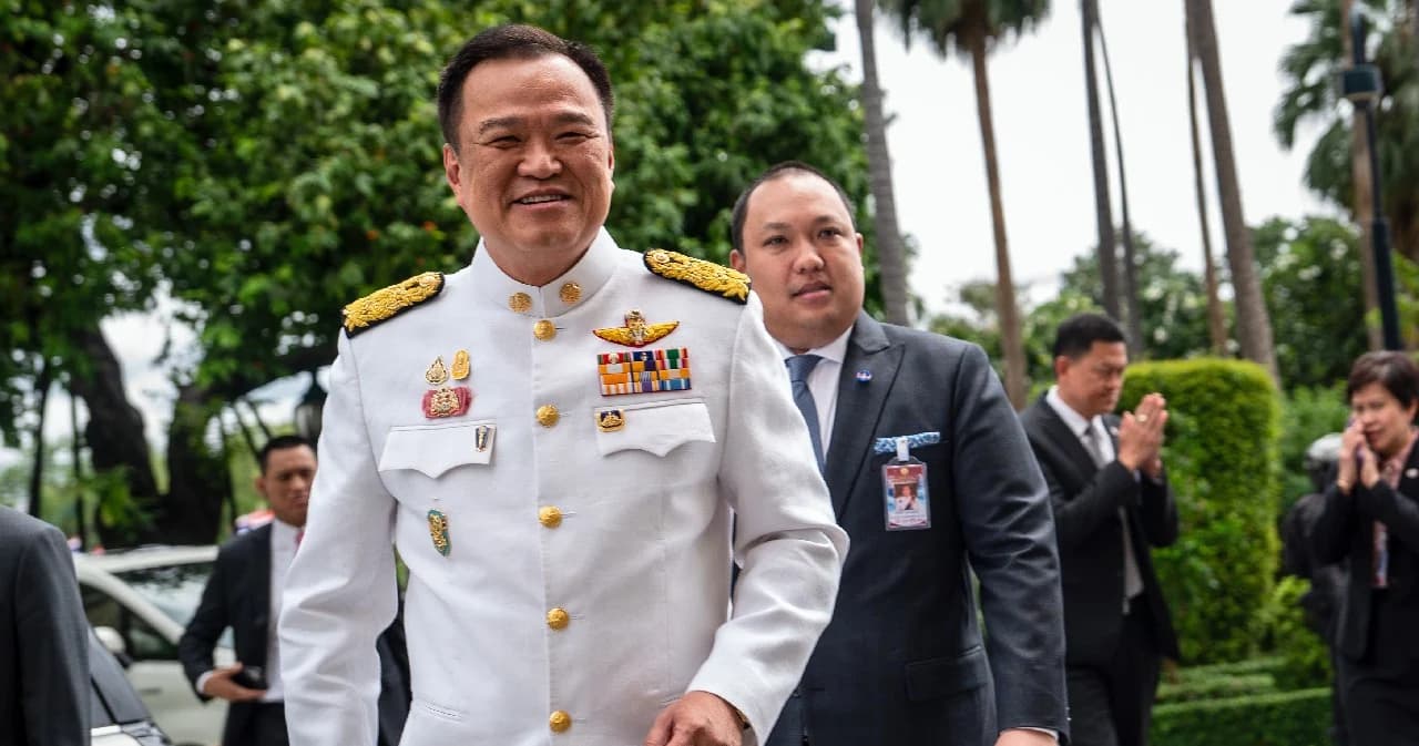 ‘อนุทิน’ ยัน แก้หนี้นอกระบบ ไม่ใช่การยกหนี้ ไม่เอาผิดเจ้าหนี้ แต่ช่วยไกล่เกลี่ยลดดอกเบี้ย