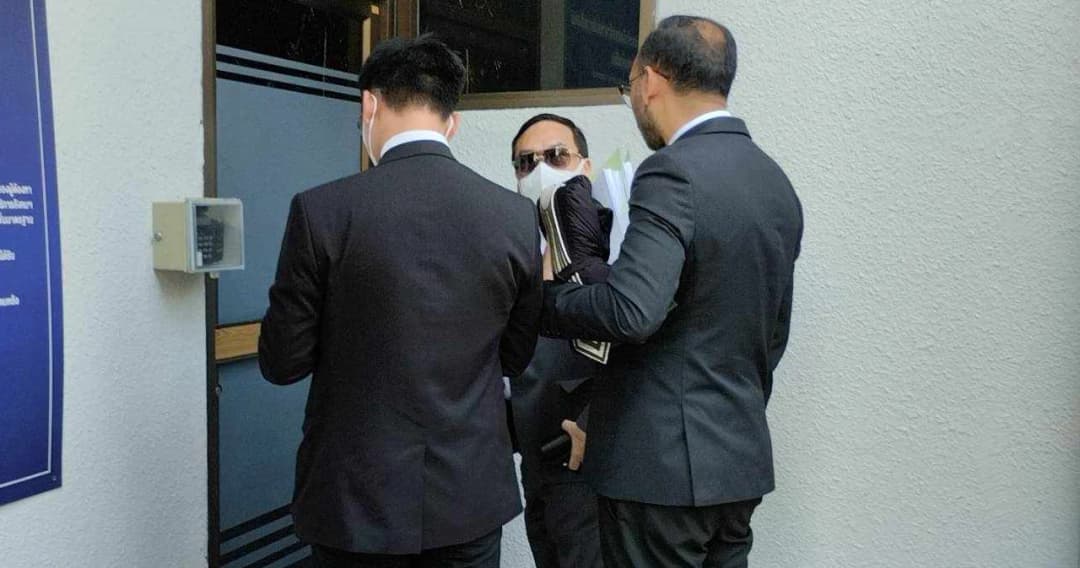 ‘สว.อุปกิต’ มาตามนัด อัยการฯ ส่งฟ้องต่อศาลอาญา คดีฟอกเงิน-สมคบยาเสพติดแล้ว