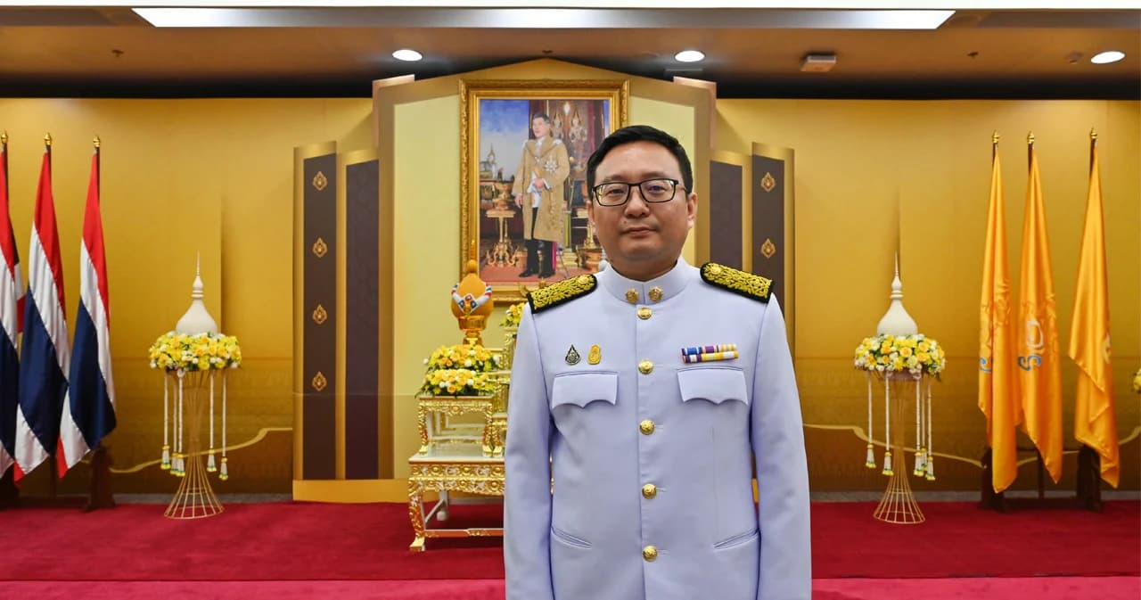 ประมวลภาพ ‘ชัยธวัช’ รับพระบรมราชโองการโปรดเกล้าฯ แต่งตั้งเป็นผู้นำฝ่ายค้าน