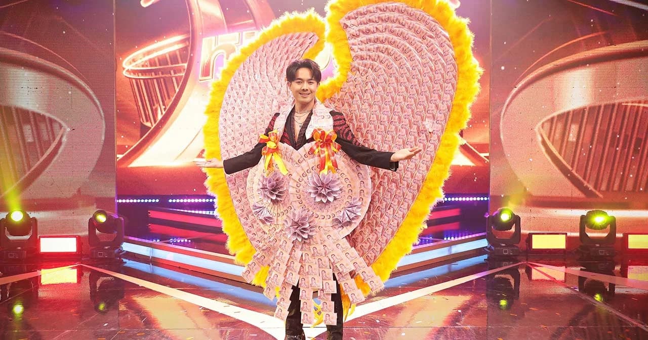 ‘อ๊อฟ สุรพล’ หนุ่มหนองคาย จากทีมสาวน้อยเพชรบ้านแพง คว้าแชมป์ ‘หมอลำไอดอล’ คนแรก