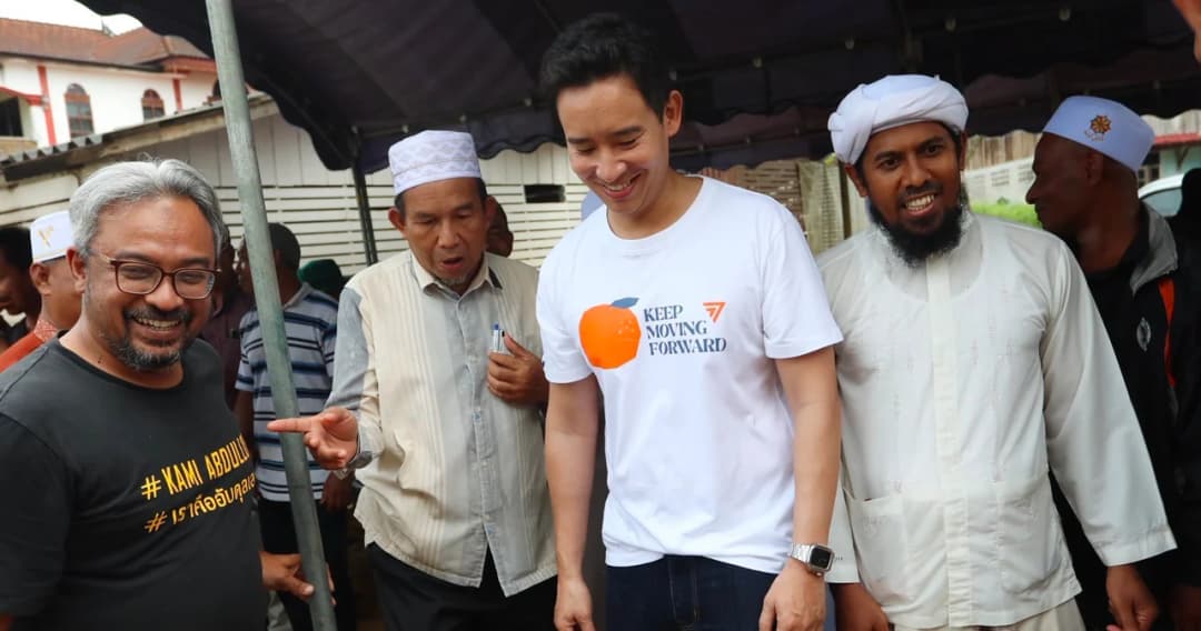 ‘พิธา’ เดินสาย ‘นราธิวาส-ยะลา-ปัตตานี’ เยี่ยมอาสาสมัครเยาวชนฟื้นฟูหลังน้ำท่วม