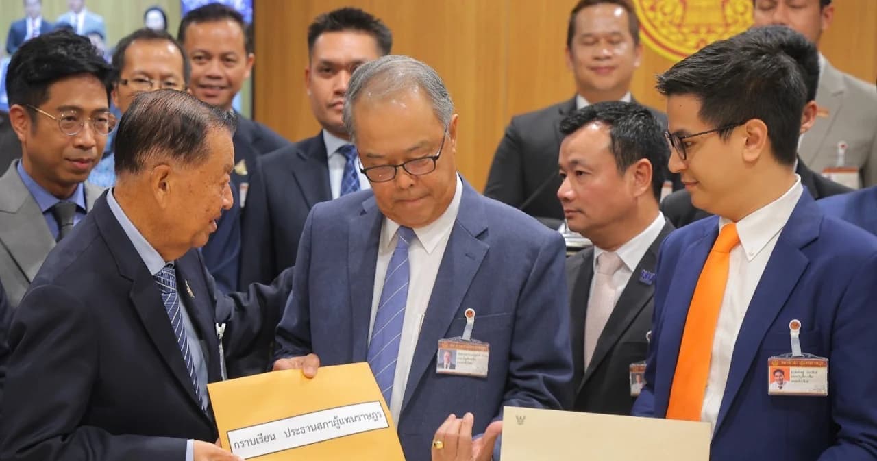 'เพื่อไทย-ก้าวไกล' จับมือ ยื่นแก้ร่าง พ.ร.บ.ประชามติ แก้ปมเสียงข้างมาก 2 ชั้น