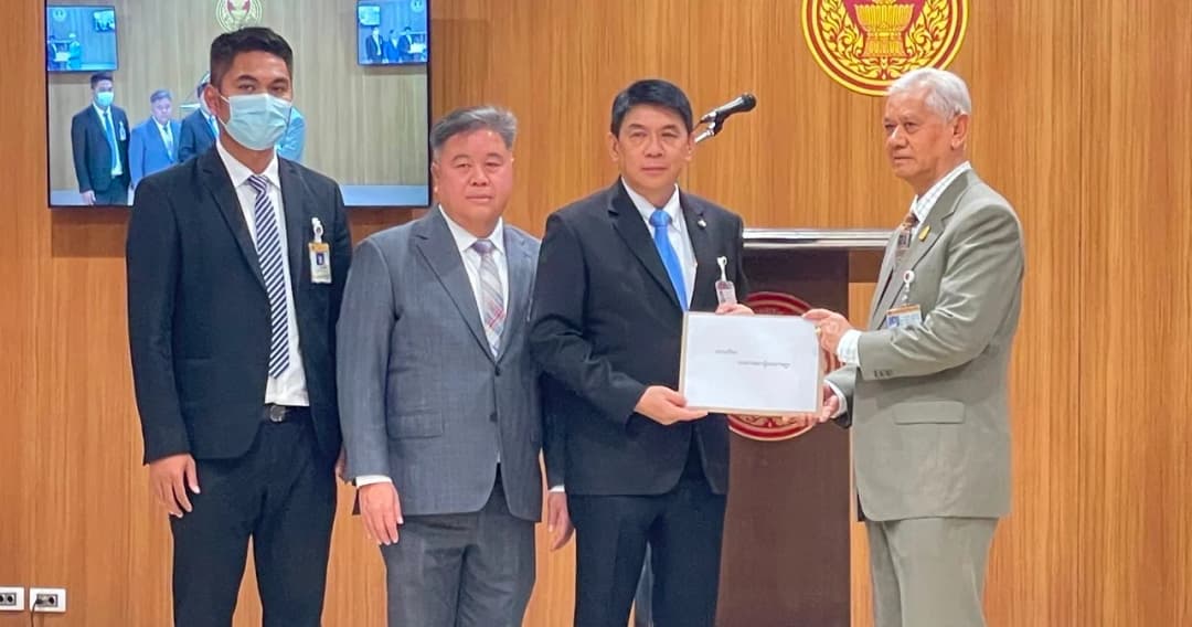 สส. พรรคภูมิใจไทย ยื่นร่างกฎหมาย รื้อคำสั่ง คสช. ที่มีเนื้อหาจำกัด สิทธิเสรีภาพ-สิทธิพลเมือง