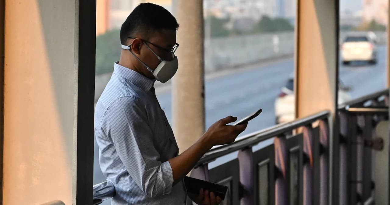 ประมวลภาพการเดินทางในกรุงเทพฯ ท่ามกลางสถานการณ์ฝุ่น PM 2.5 เกินค่ามาตรฐาน