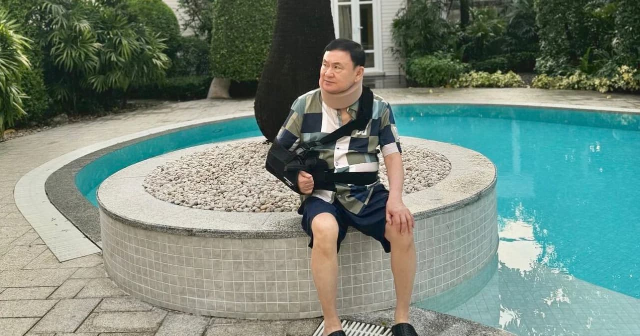 โฆษกเพื่อไทย แจงอาการป่วย ‘ทักษิณ’ ต้องดามคอ-คล้องแขน เพราะโรคกระดูกคอเสื่อม-เส้นเอ็นเปื่อยยุ่ย