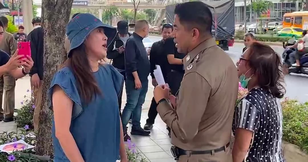 พี่สาว ‘วันเฉลิม’ ไม่ได้เข้า พื้นที่หน้าบ้านจันทร์ส่องหล้า ระหว่าง ‘ฮุน เซน’ มาพบ ‘ทักษิณ’