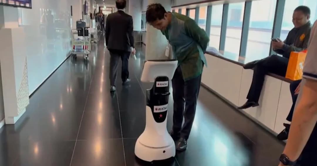 ‘สัปปายะสภาสถาน’ ทดสอบ ‘หุ่นยนต์นำทาง’ อัจฉริยะ แก้ปัญหาคนเดินหลงในสภาฯ