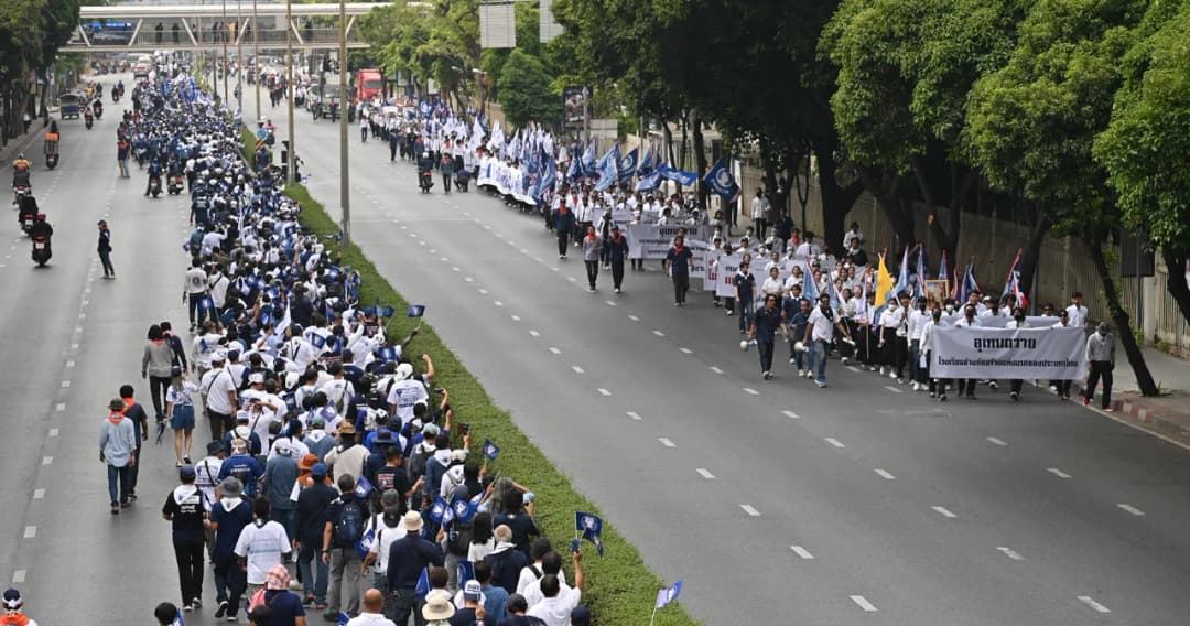 ประมวลภาพ ‘อุเทนถวาย’ รวมพลใหญ่ ค้านย้ายสถาบัน